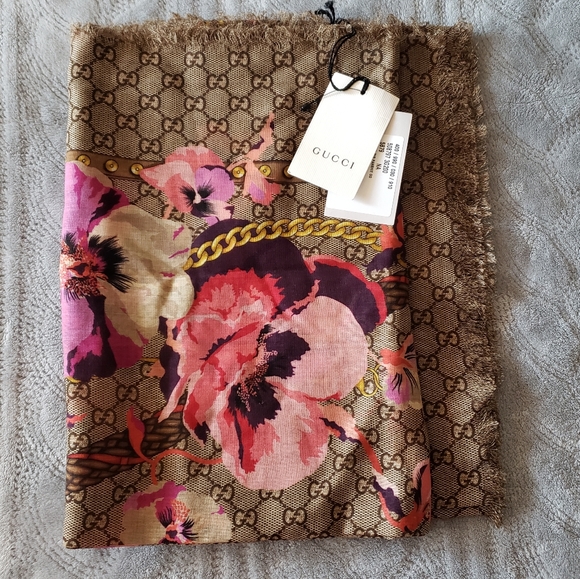 Gucci Panshie GG Monogram Pink Flower Shawl/Scarf - Picture 2 of 8